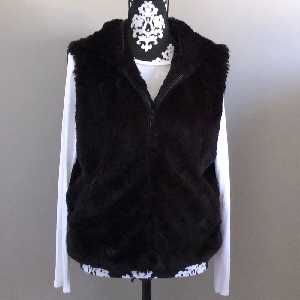 Black fur vest with hood and pockets!